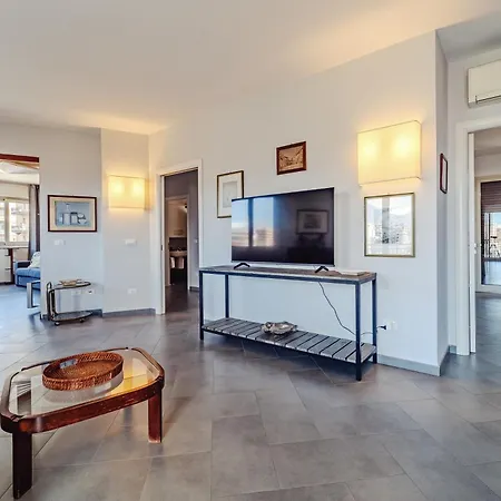 Grande E Luminoso A Apartment *